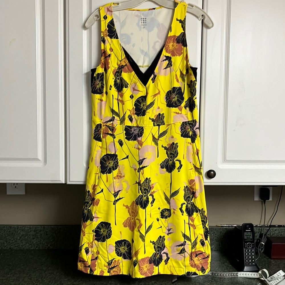 Title, nine sleeveless dress size: M
Color: yellow/black/mauve